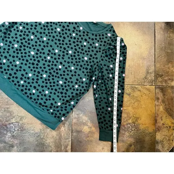 Evri Green Sweatshirt with Black Pink Polka Dots Size 1X - Image 5
