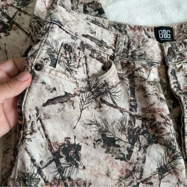 BDG Urban Outfitters Camo Jeans Slim Straight Size 31 - Image 4