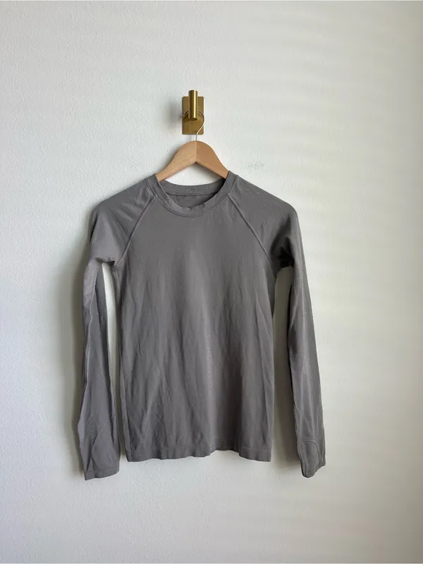Athleta Long Sleeve Sparkle Performance Top Thumbholes Gray Women's S - Image 2