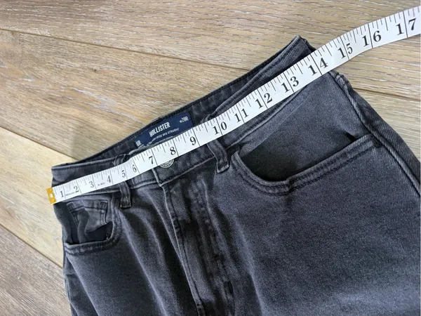 Hollister Ultra High-Rise 90s Straight Jeans In Washed Black - Image 11