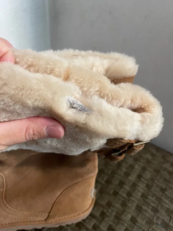 Womens Ugg boots 6 read desc - Image 3