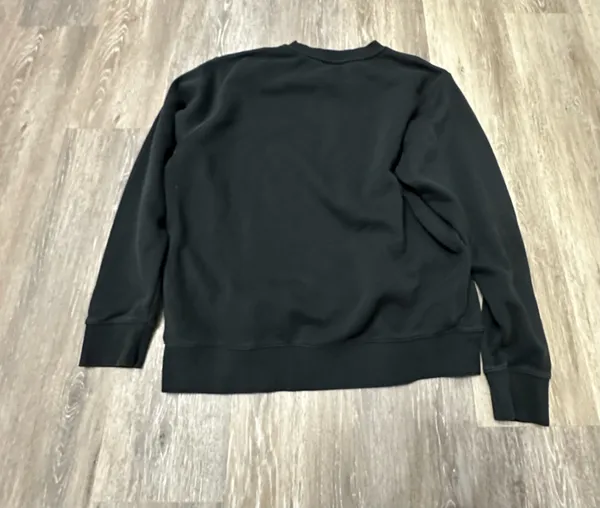 Nike long sleeve sweatshirt Bold multicolor graphic on front. Comfortable crewneck design. Perfect for casual wear. - Image 5