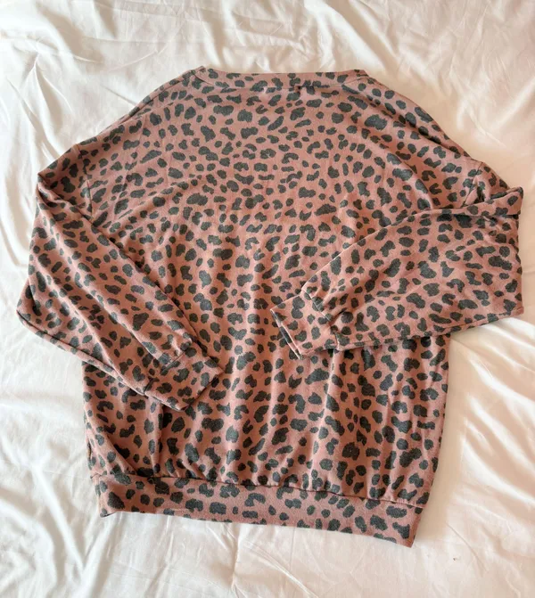 Millibon USA Cheetah Print Long Sleeve Top Size Small - Image 2