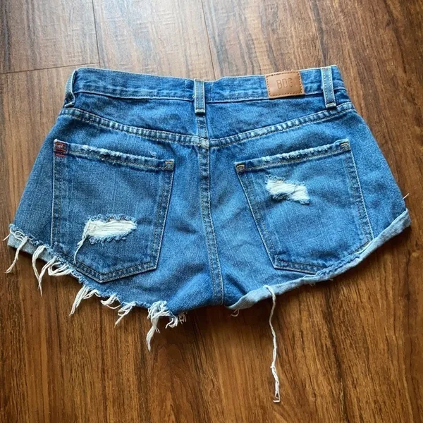 BDG urban outfitters boyfriend‎ low rise distressed shorts size 24 - Image 6