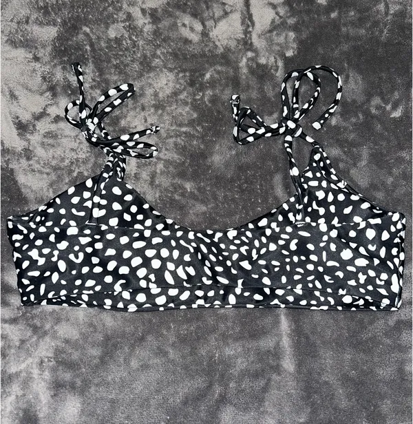 Zaful Black and White Speckled Padded Swimsuit Top Medium - Image 3