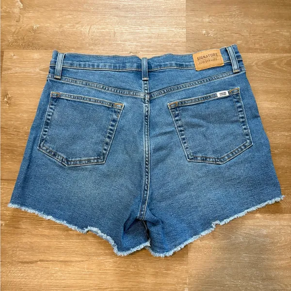 Levi's Signiture by Levi Strauss Heritage High-Rise Shorts - Image 2