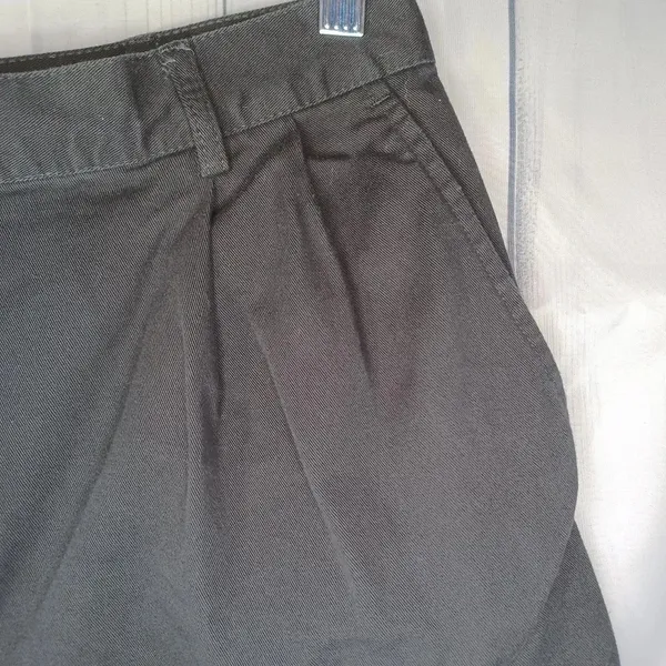 Nike women's black casual high-waisted golf shorts - Image 2