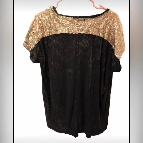 POL Sequin Short Sleeve Top - Size: Large - Image 2