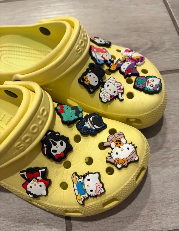 Women’s Pastel Yellow Crocs Hello Kitty Size 9 EUC - Image 5