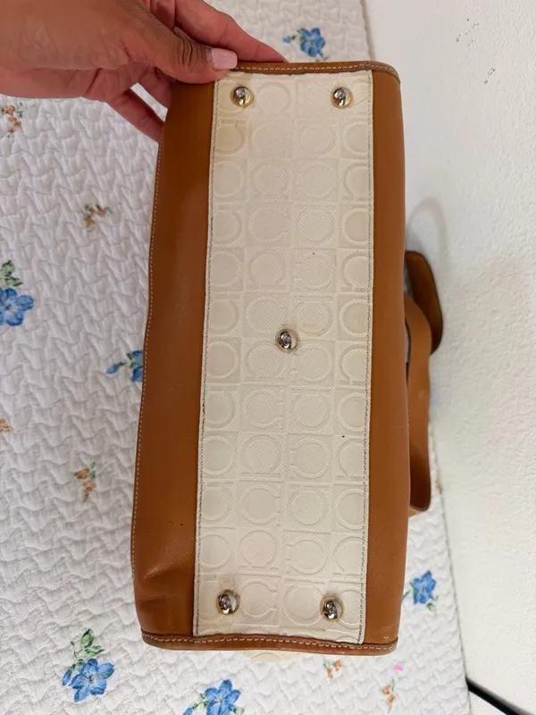 Salvatore Ferragamo VTG Gancini 2-Tone Leather Embossed Gold Hardwear Bag - Image 8