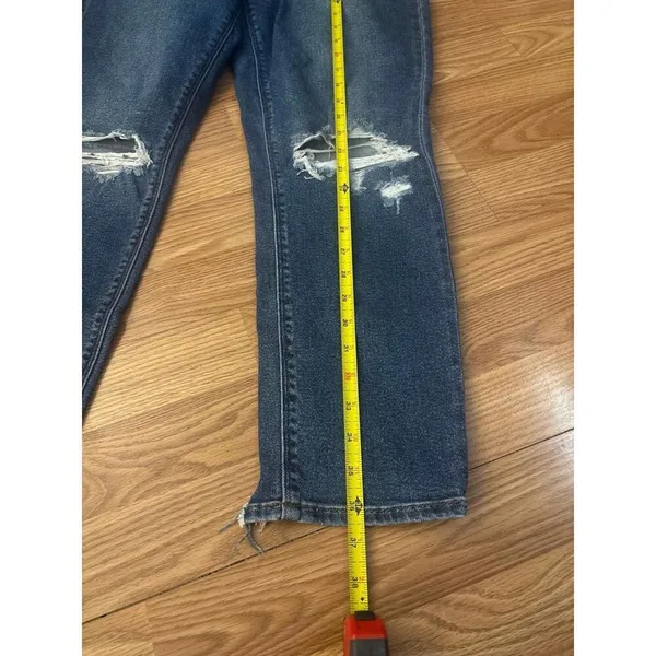 American Eagle Destroyed Mom Jean Size 6 - Image 8