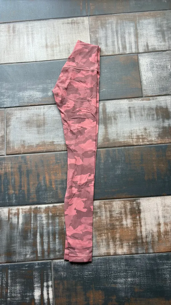 Lululemon Pink Camo 28" Align High-Rise Leggings - Image 4