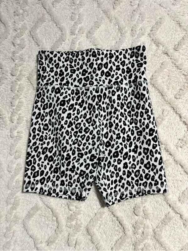 Forever 21 bike shorts xsmall - Image 2