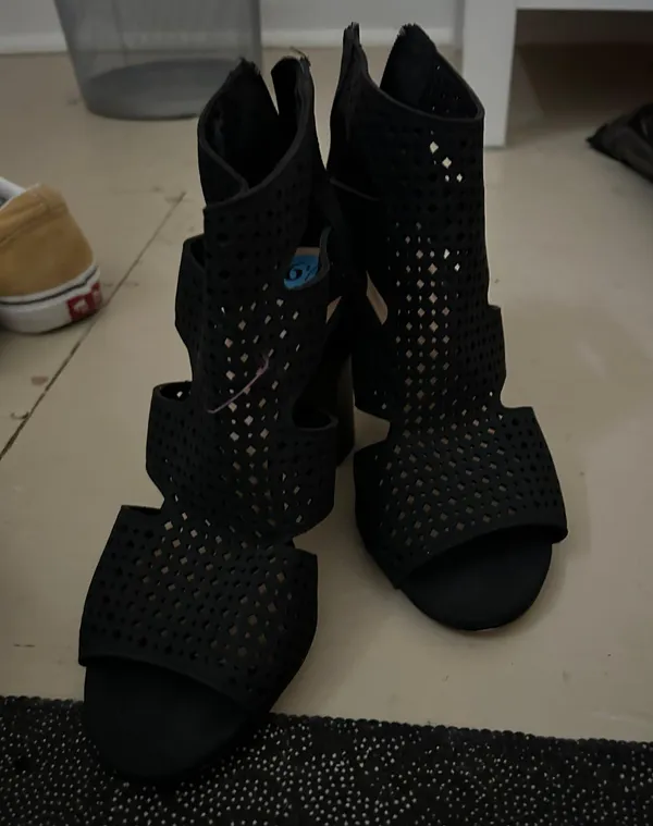 Black Heels Size 6.5 - Image 2