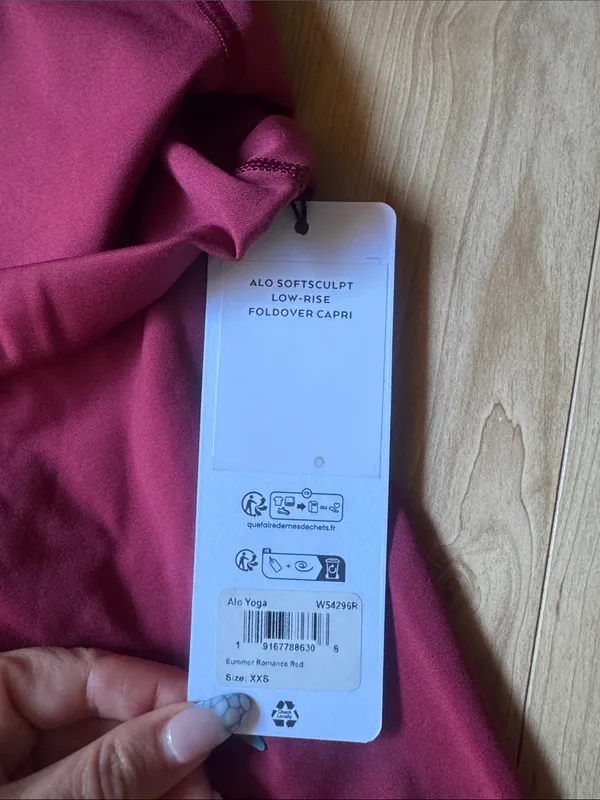 Alo SOFTSCULPT low rise fold over capri - Image 3