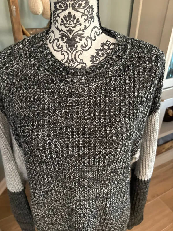 Time & Tru size XL black & grey sweater - Image 2