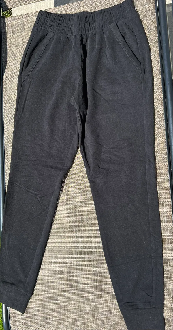 Alo Yoga Joggers Black - Image 2