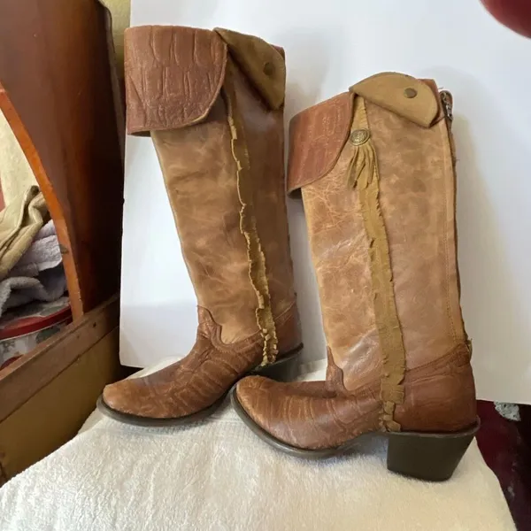 Women’s size 8.5 Corral Vintage Cognac Deer knee high western distressed boots. - Image 2