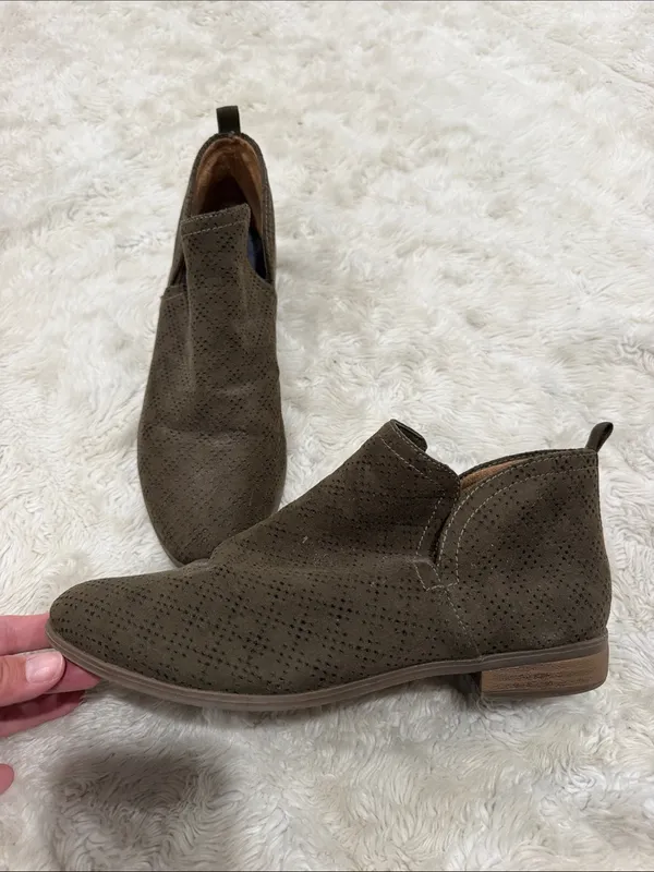 Dr. Scholl's Rate Perforated Ankle Bootie in olive green Woman’s Size 9 - Image 3