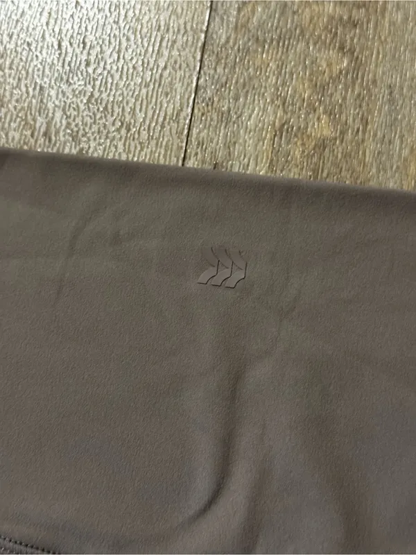 All In Motion Women's Biker Shorts Taupe Size Small - Image 4