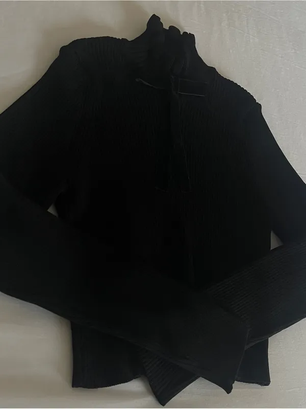 NWOT ZARA Black Ribbed Knit Ruffle Neck Sweater Velvet Bow Size L - Image 4