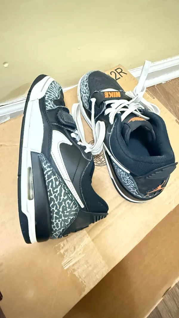 Nike Air Jordan Legacy 312 GS Youth Size 5Y - Image 4