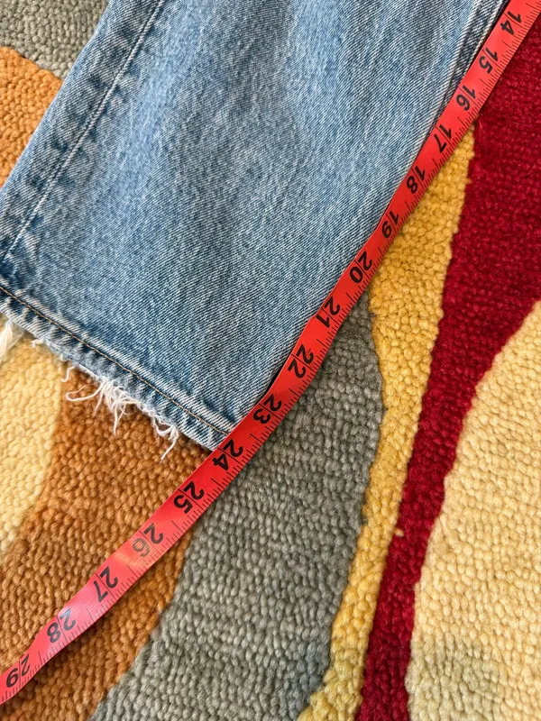 Abercrombie & Fitch High Rise Mom Jean Size 28 / 6 SHORT See pics got staining - Image 4