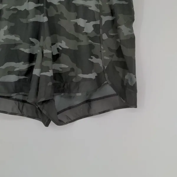 Athleta Printed Mesh Racer Run Shorts Women’s 1X Black Camo 4 Inch Lined - Image 5