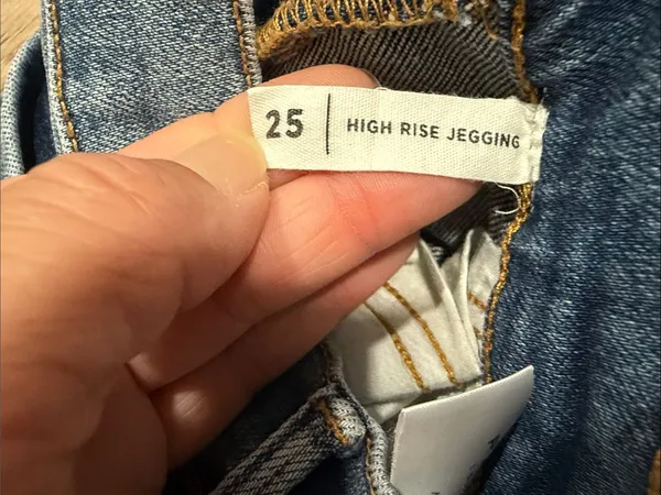 PACSUN High Rise Jegging in Medium Blue with Dark Patch Size 25 - Image 5
