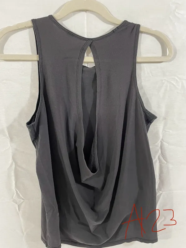Lululemon Tank Open Back Size 4/6 - Image 3