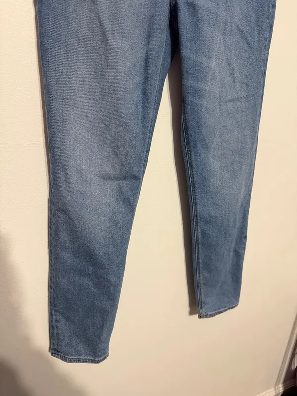 American Eagle stretch mom Jean high-rise light washed denim size 2 - Image 4