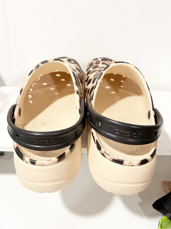 Crocs Baya Classic Womens Beige Brown Cheetah Platform Clog Shoes Size 10 - Image 3