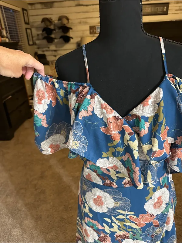 Lulus floral wrap dress with straps and flutter sleeves NWT - Image 2