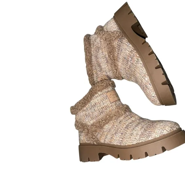 NEW Circus By Sam Edelman Clare Cozy Bootie Color: Natural Multi Knit/Shearling - Image 10