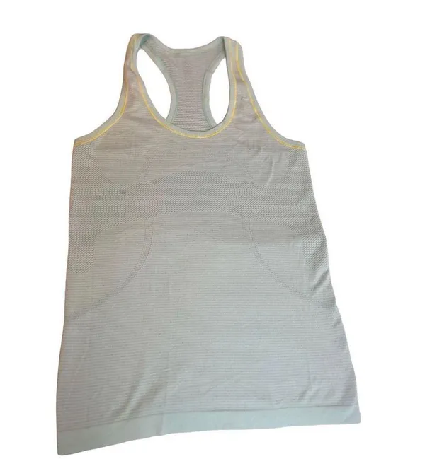 Lululemon swifty mint green size 6 - note pics (small stain) - Image 7