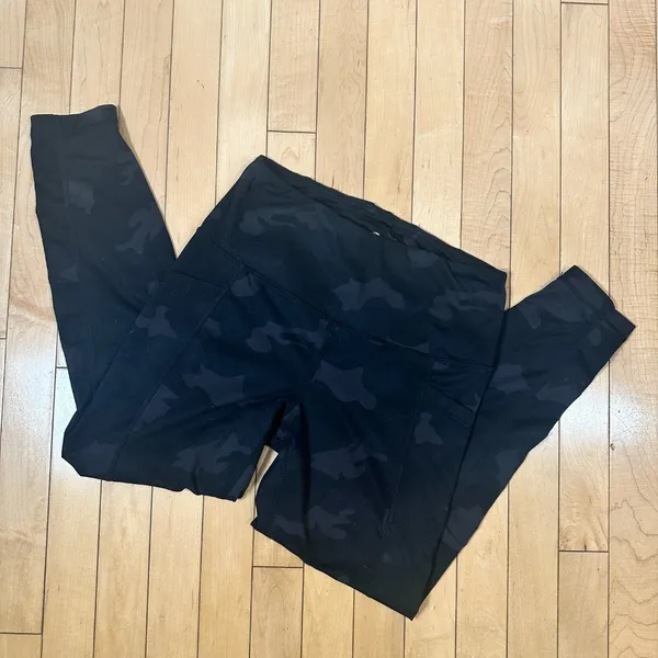 90 DEGREE BY REFLEX Black Camo Camouflage Leggings with side pockets Size Medium - Image 2