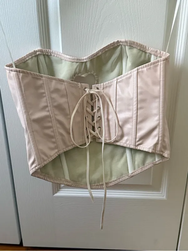 Edikted Heartthrob Faux Leather Corset Crop Top in Light-Pink - Image 3