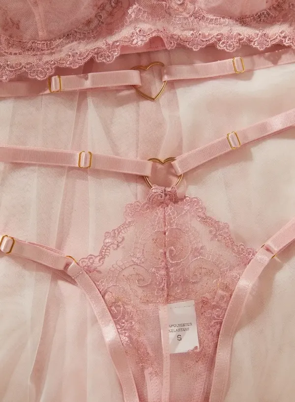 Elegant Lace Bra Set in Soft Pink - Image 4