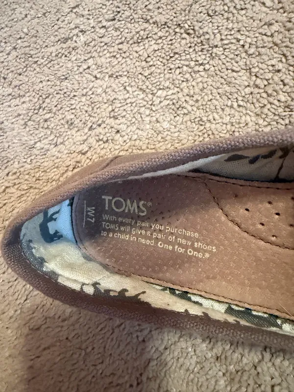 Brown Toms slip-on canvas shoes in US 7 - Image 3
