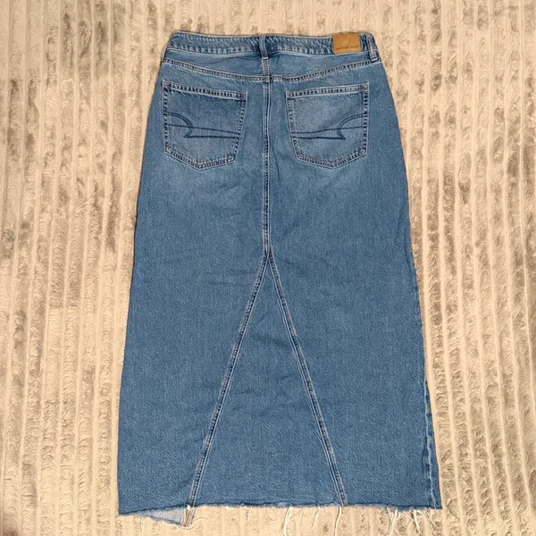 American Eagle Low Rise Denim Maxi Skirt Medium Wash Frayed Hem Size 8 - Image 8