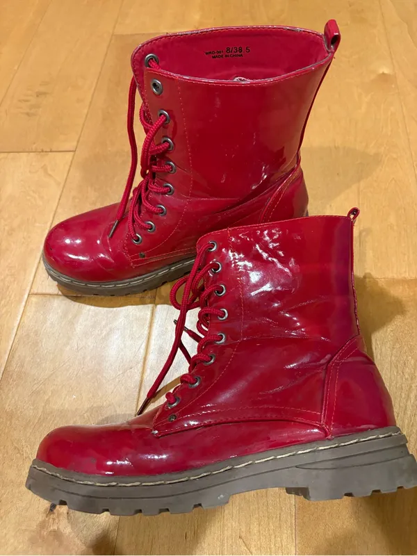 Chinese Laundry red patent faux leather combat sz 8 - Image 3