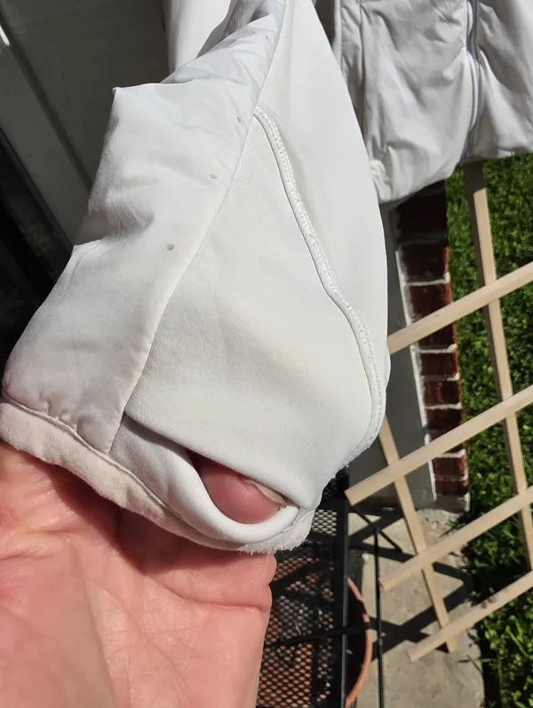 Lululemon Off White Running Windbreaker Jacket  Small - Image 4
