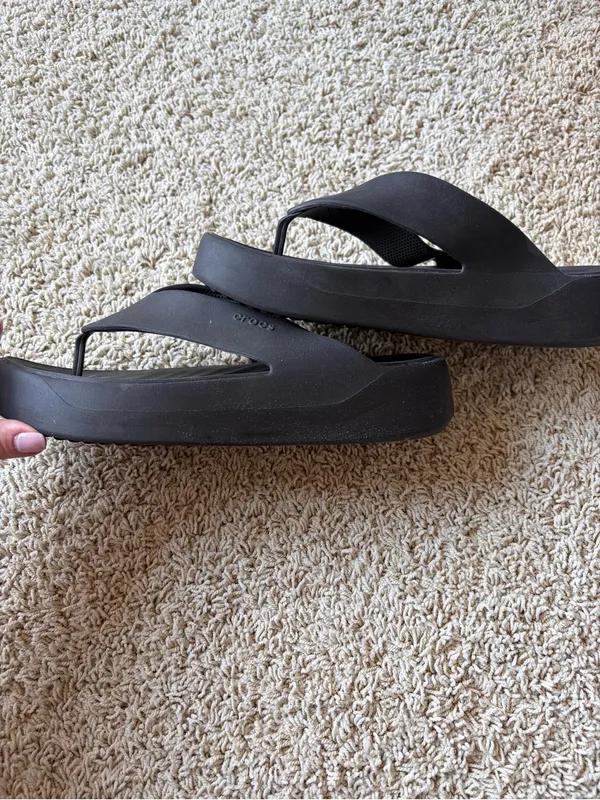 Crocs Getaway Platform Flip Flops Women’s 11 Black Chunky Y2K Sandals - Image 2