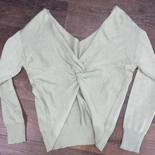 Cotton Emporium NWOT Mint Green Twist Back Sweater Women’s Large - Image 4