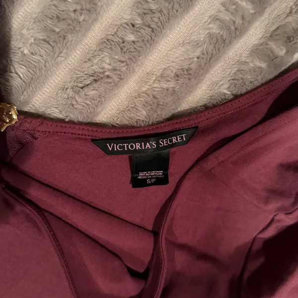 Victoria's Secret Burgundy V-Neck Peplum Top Gold Back Zip 3/4 Sleeve Small - Image 3
