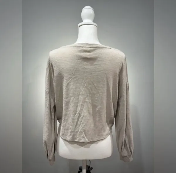 CLEAROUT! Beige H&M Cropped Tie-Front Dolman Sweater Size S EUC - Image 2