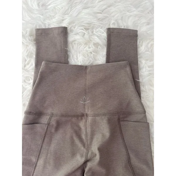 Beyond Yoga Out Of Pocket High Waisted Midi Leggings Oyster Heather Size XXS - Image 6