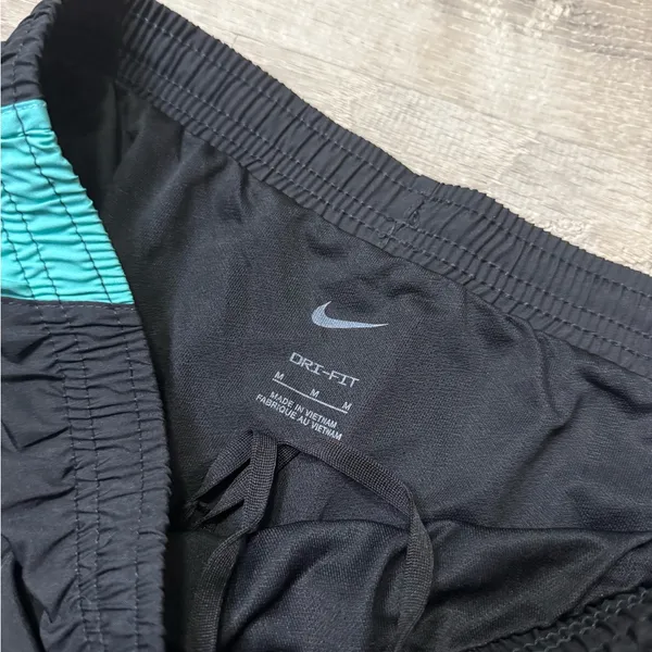 •NIKE• RUNNING SHORTS - Image 3