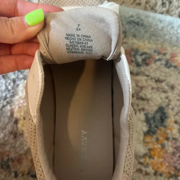 Old Navy women’s shoes - Image 3