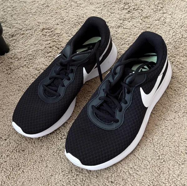Nike Sneakers - Image 2